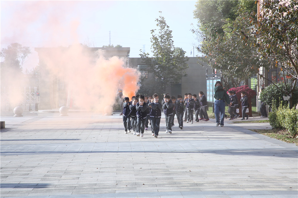 25b9227d98a143e58fe9fc806f804cc2.jpg 25b9227d98a143e58fe9fc806f804cc2.jpg