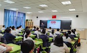 法制教育进校园 初二（8）班开展家长课堂