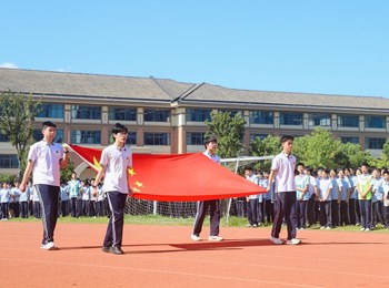 2026-2027学年第一学期第二周升旗仪式：尊师始于心，感恩践于行